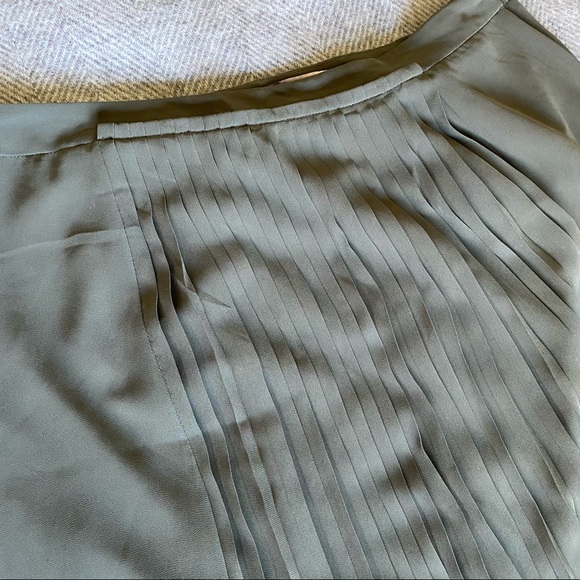 FOREVER 21 Maxi Pleated Slit Skirt (size L) - Picture 5 of 6